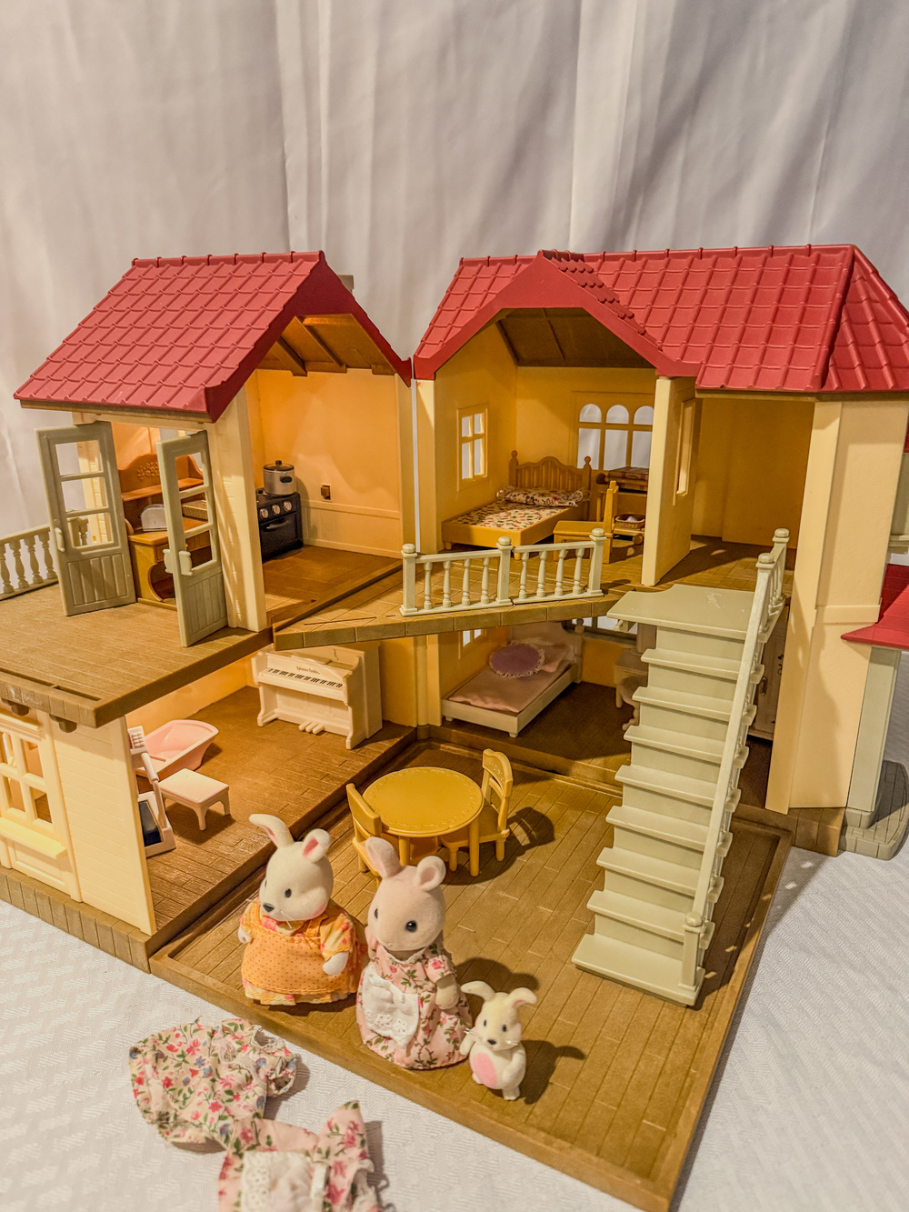 Calico Critter Red roof house and family
